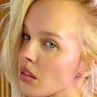 Кристал Лили Голе