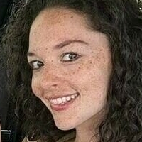 Доктор Ема Хол Голе