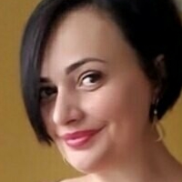 девојка са великим деколтеом Голе