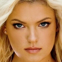 Мис Никол Голе