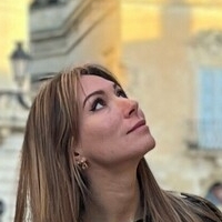 Оливија на шипки Голе