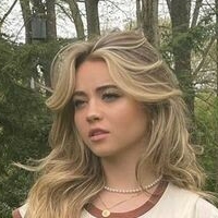 Тес Холовеј Голе