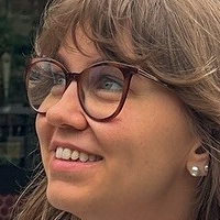 Париски са сврбежним стопалима Голе